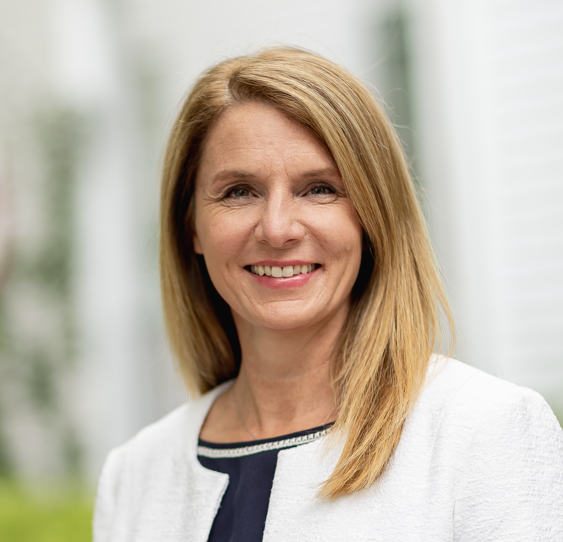 Donna Lasinski headshot.